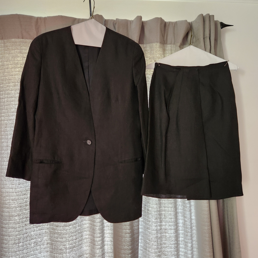 Calvin Klein Collection Classic Black Linen Ladies'  Suit Size 2